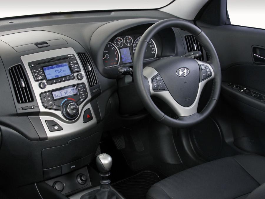  Hyundai i30 2010 года  (ZA) (фото 13 из 16)